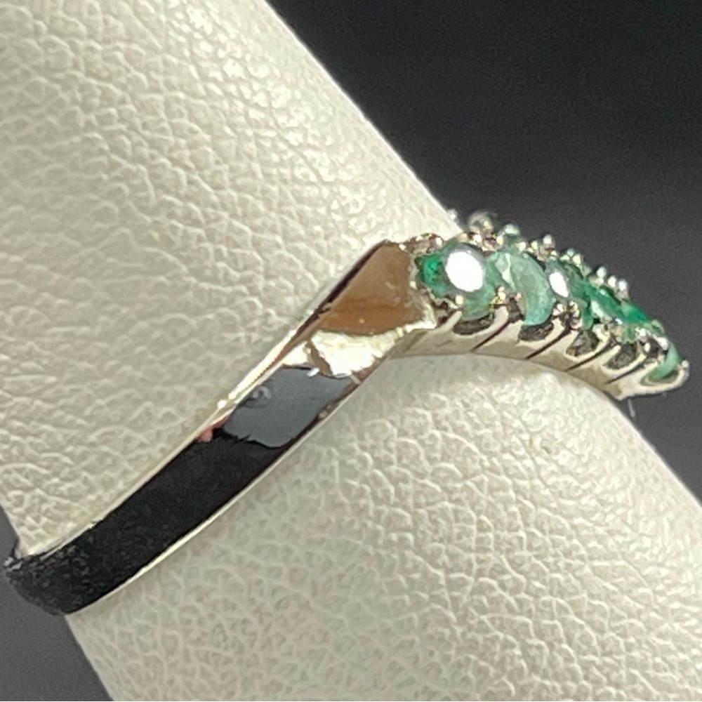 9‑Stone Emerald V‑Shaped Sterling Silver Ring - Picture 2 of 5